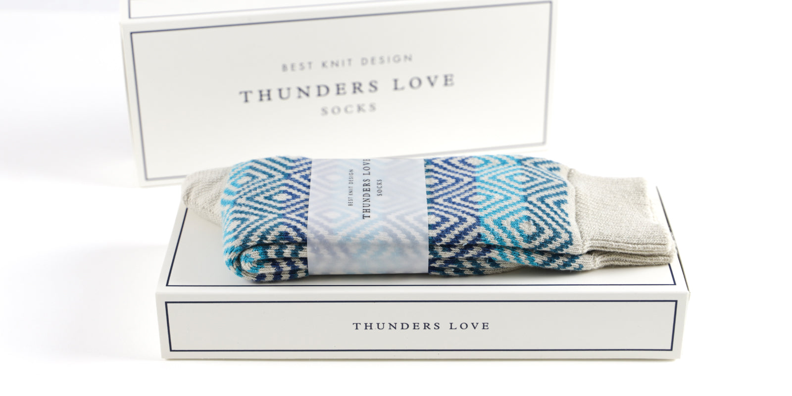 Recovering traditional dressmaking techniques: all the jacquard beauty in a pair of socks